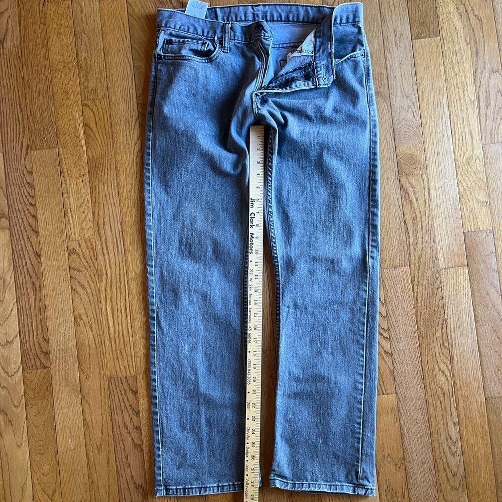 Share Levi’s 514 Men’s Straight Fit Jeans 34x32 Gray run small 33x31
